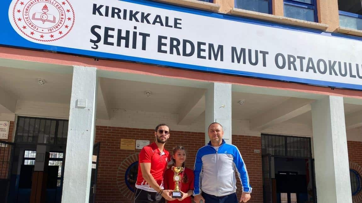 ÖĞRENCİMİZ ELİF BERRU ÇİÇEK MİNİKLER DART BRANŞINDA  İL ŞAMPİYONU
